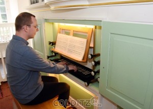 Timo Hoth an der Lastauer Orgel