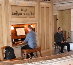 Timo Hoth und Mark Zocher an der Zschirlaer Orgel