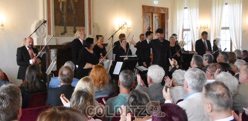 11 Musiker und Dirigent  umrahmten die Feier mit klassischer Musik