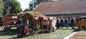 Das Team vom Förderverein Schloss Schleinitz zeigen ein Stück Geschichte