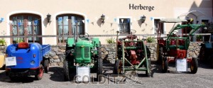 Veteranen schmücken den Platz