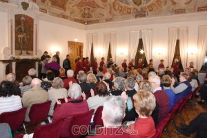 Unter kräftigem Beifall verließ der Chor den Saal